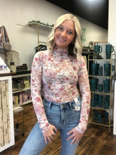 Load image into Gallery viewer, floral mesh thumb cutout top