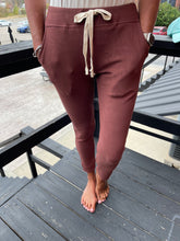 Load image into Gallery viewer, Ampersand performance fleece joggers