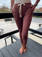 Load image into Gallery viewer, Ampersand performance fleece joggers