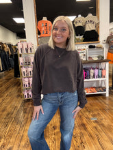 Load image into Gallery viewer, mineral wash raglan sleeve sweatshirt