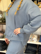Load image into Gallery viewer, Oversized step hem sweatshirt