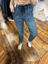 Load image into Gallery viewer, Judy Blue vintage wash jogger
