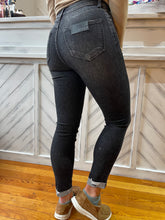 Load image into Gallery viewer, Risen vintage wash jeans
