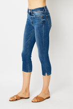 Load image into Gallery viewer, Judy Blue slit capri
