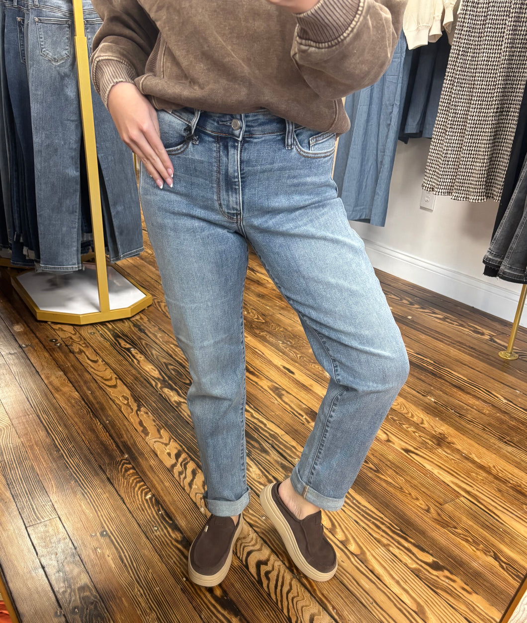 Judy blue MR med boyfriend jeans