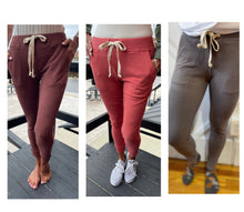 Load image into Gallery viewer, Ampersand performance fleece joggers
