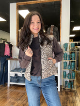Load image into Gallery viewer, Light weight puffer vest

