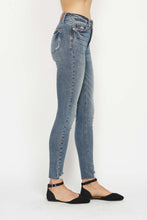 Load image into Gallery viewer, Judy Blue vintage skinny jeans
