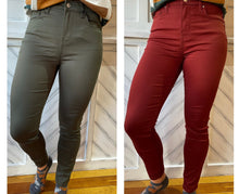 Load image into Gallery viewer, Colored Skinny jeans
