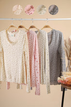 Load image into Gallery viewer, Floral print long sleeve top
