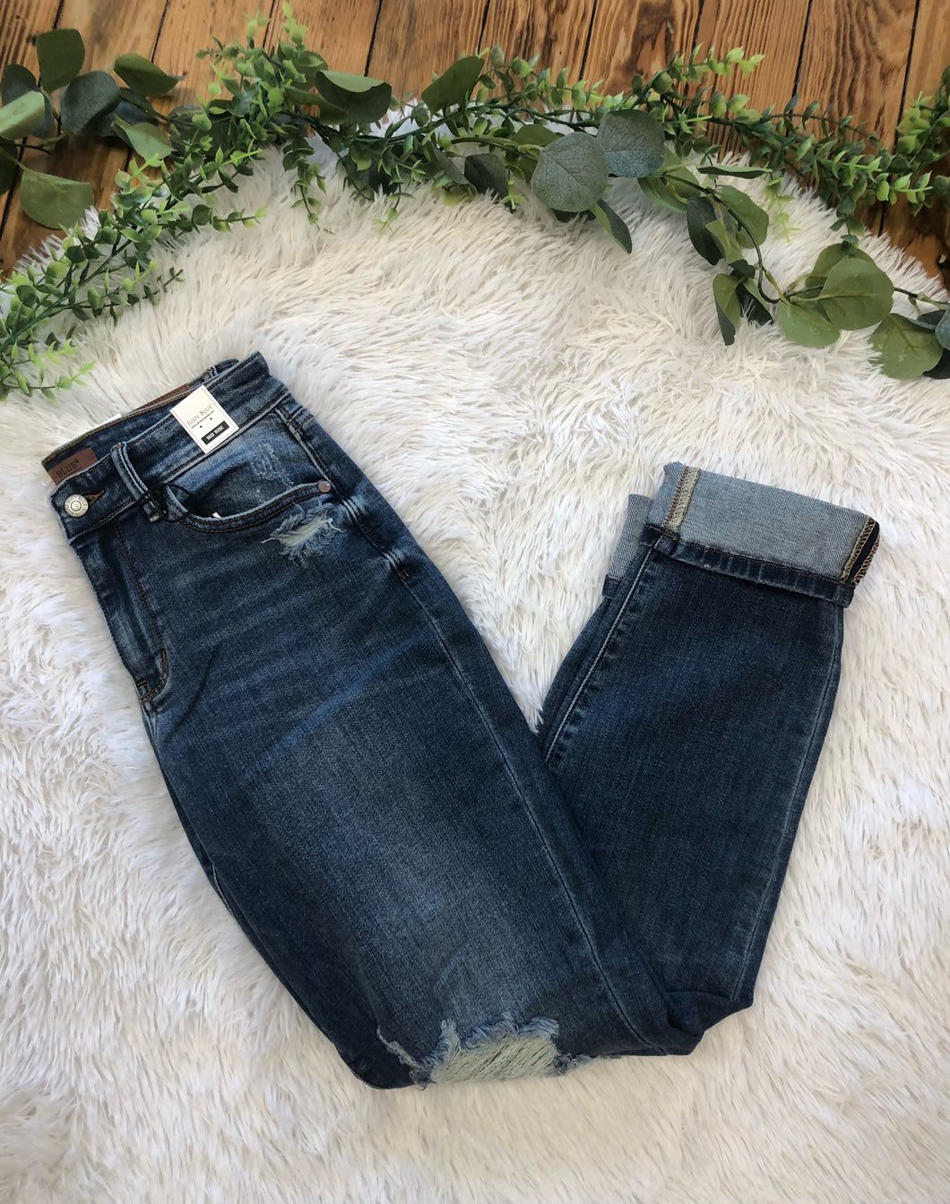 Judy Blue MR boyfriend fit w/ destroy