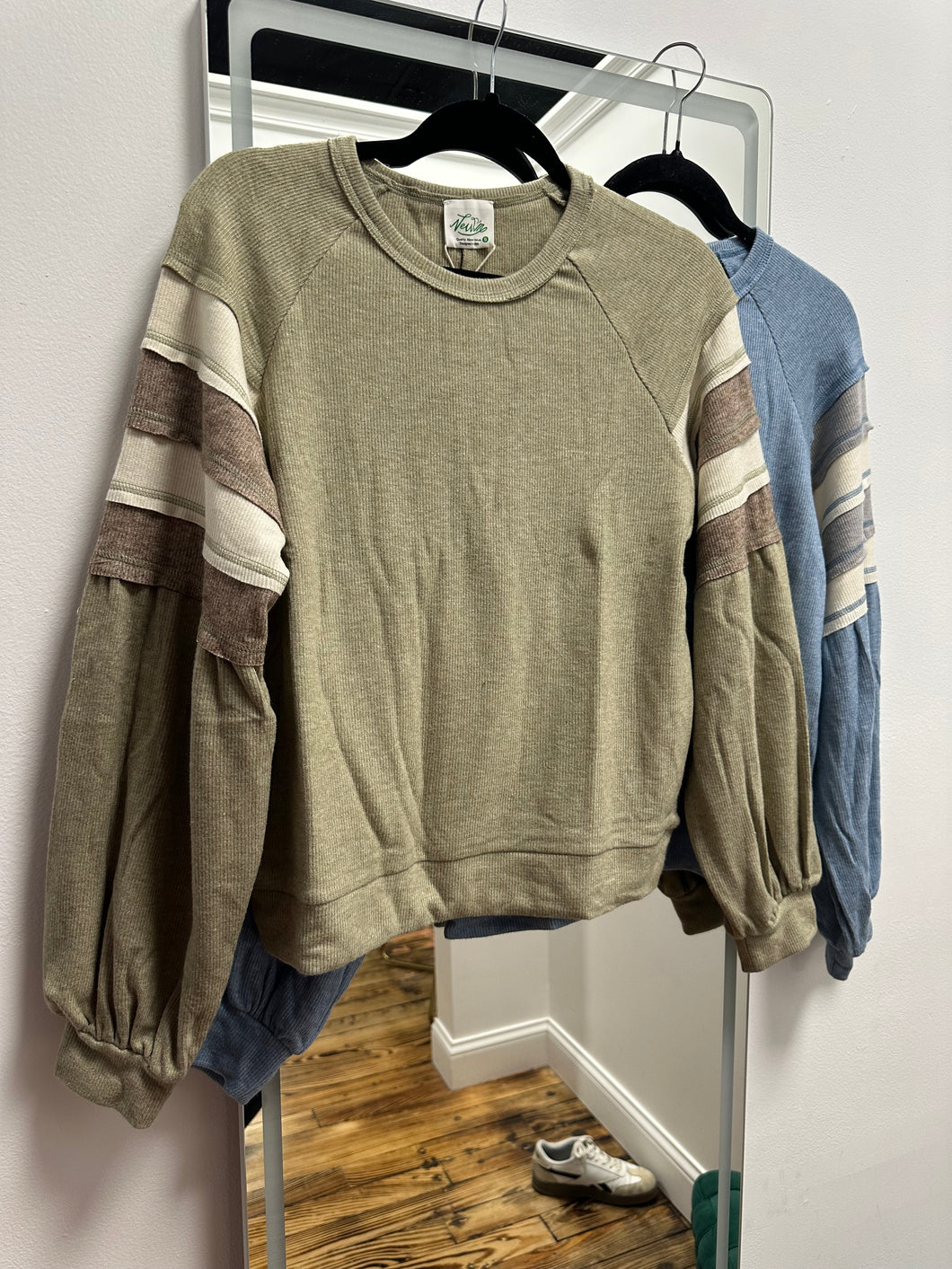 Balloon layered sleeve top