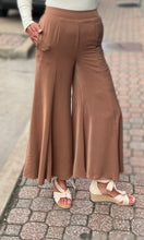 Load image into Gallery viewer, solid flare pants
