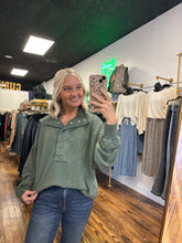 Load image into Gallery viewer, french terry quater snap sweatshirt
