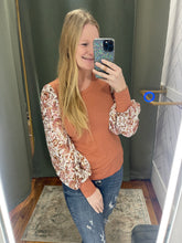 Load image into Gallery viewer, floral sleeves top
