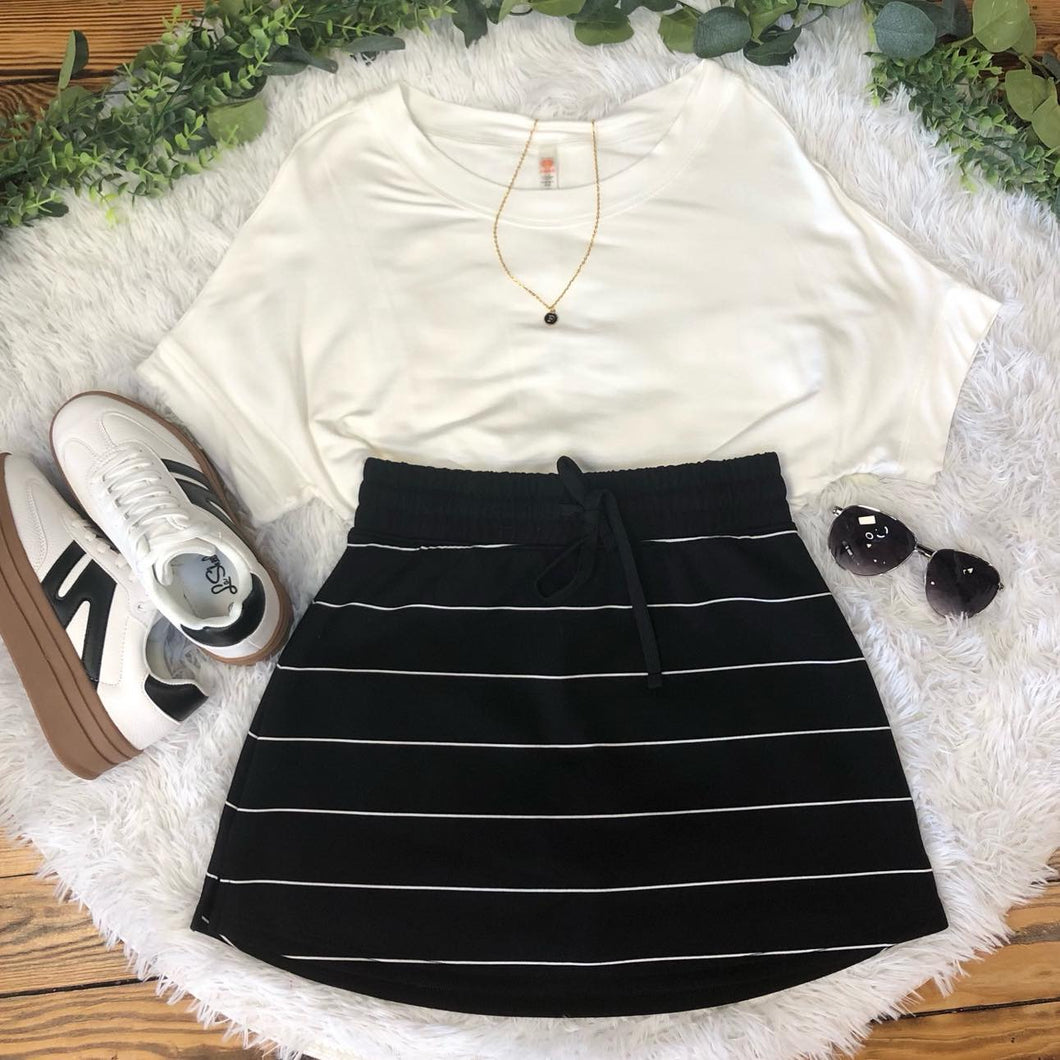 model stripe skort