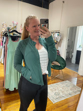 Load image into Gallery viewer, Rae Mode cropped yoga jacket
